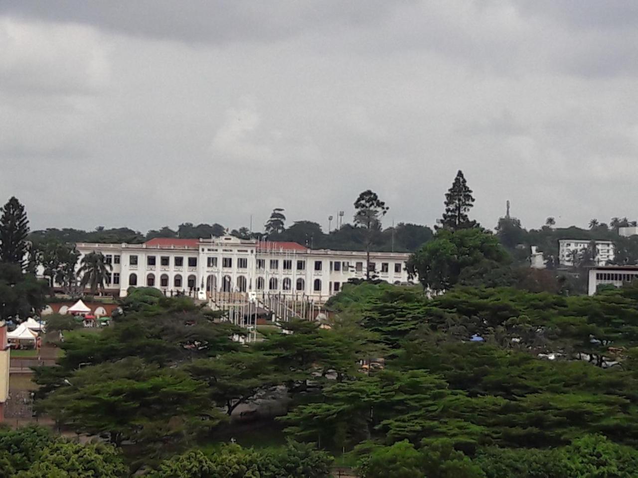Djeug'Appart Hôtel Yaounde Ngoại thất bức ảnh